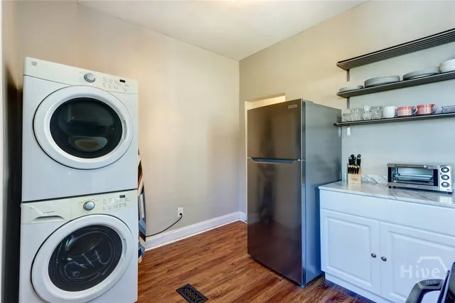 $279,900 | 534 East Gordon Lane, Savannah, GA 31401