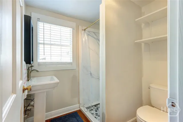 $279,900 | 534 East Gordon Lane, Savannah, GA 31401