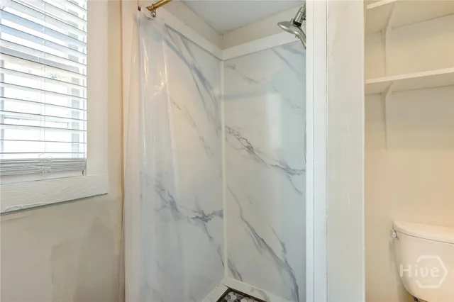 $279,900 | 534 East Gordon Lane, Savannah, GA 31401