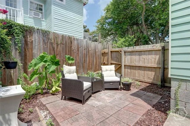 $279,900 | 534 East Gordon Lane, Savannah, GA 31401