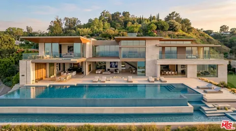 $18,800,000 | 1680 Alta Mura Road, Pacific Palisades, CA 90272