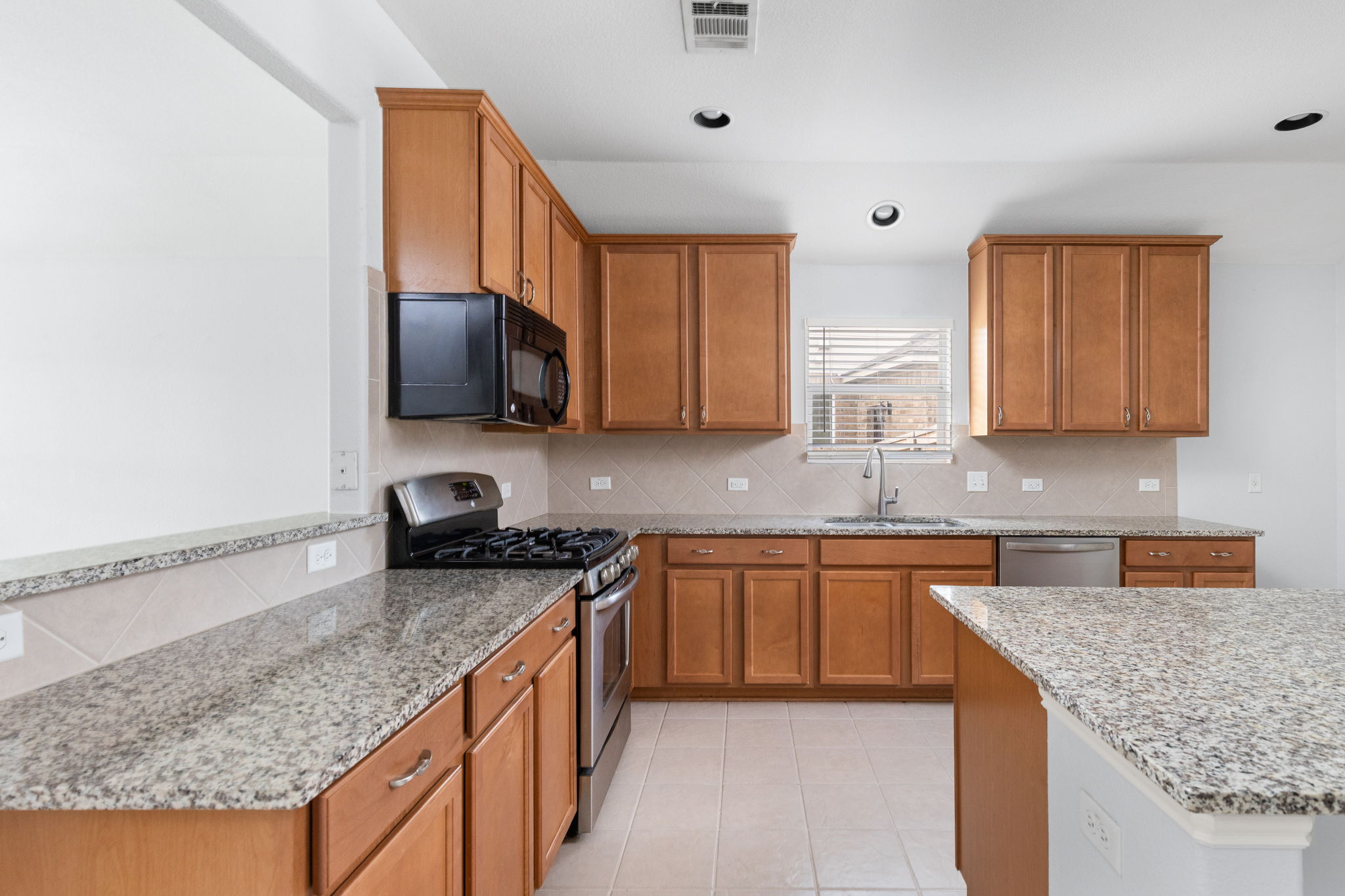 3900 Brean Down Road Pflugerville, TX 78660 - Photo 4 of 35