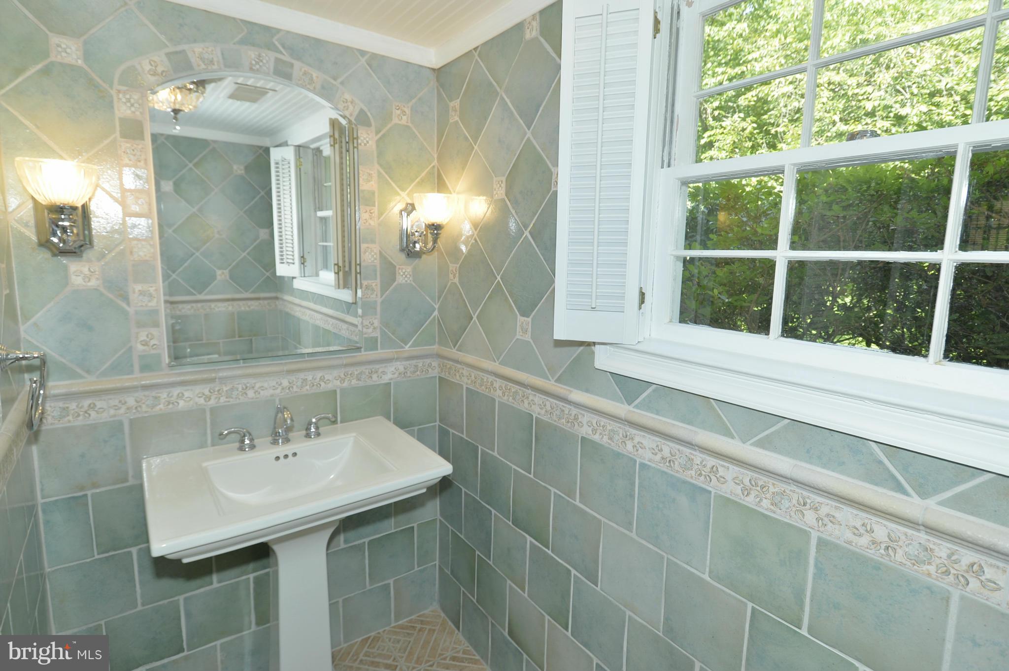 19106 Otley Road Purcellville, VA 20132 - Photo 20 of 30 Bath