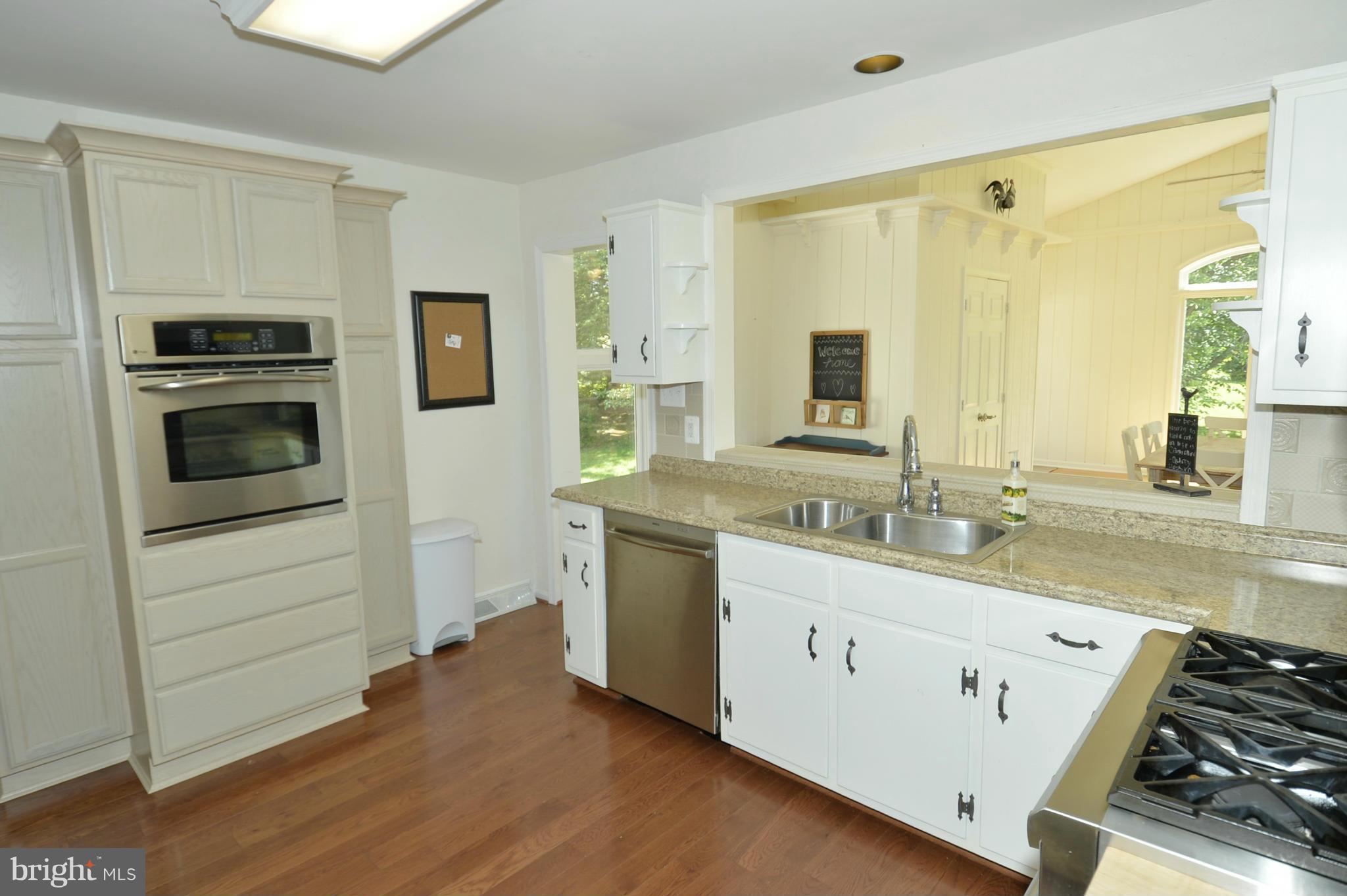 19106 Otley Road Purcellville, VA 20132 - Photo 9 of 30 Kitchen