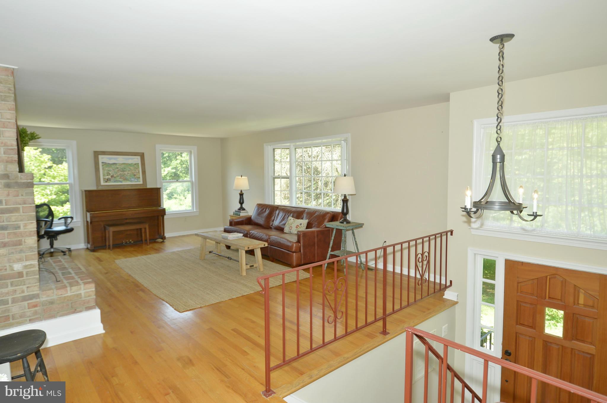19106 Otley Road Purcellville, VA 20132 - Photo 10 of 30 Living Room