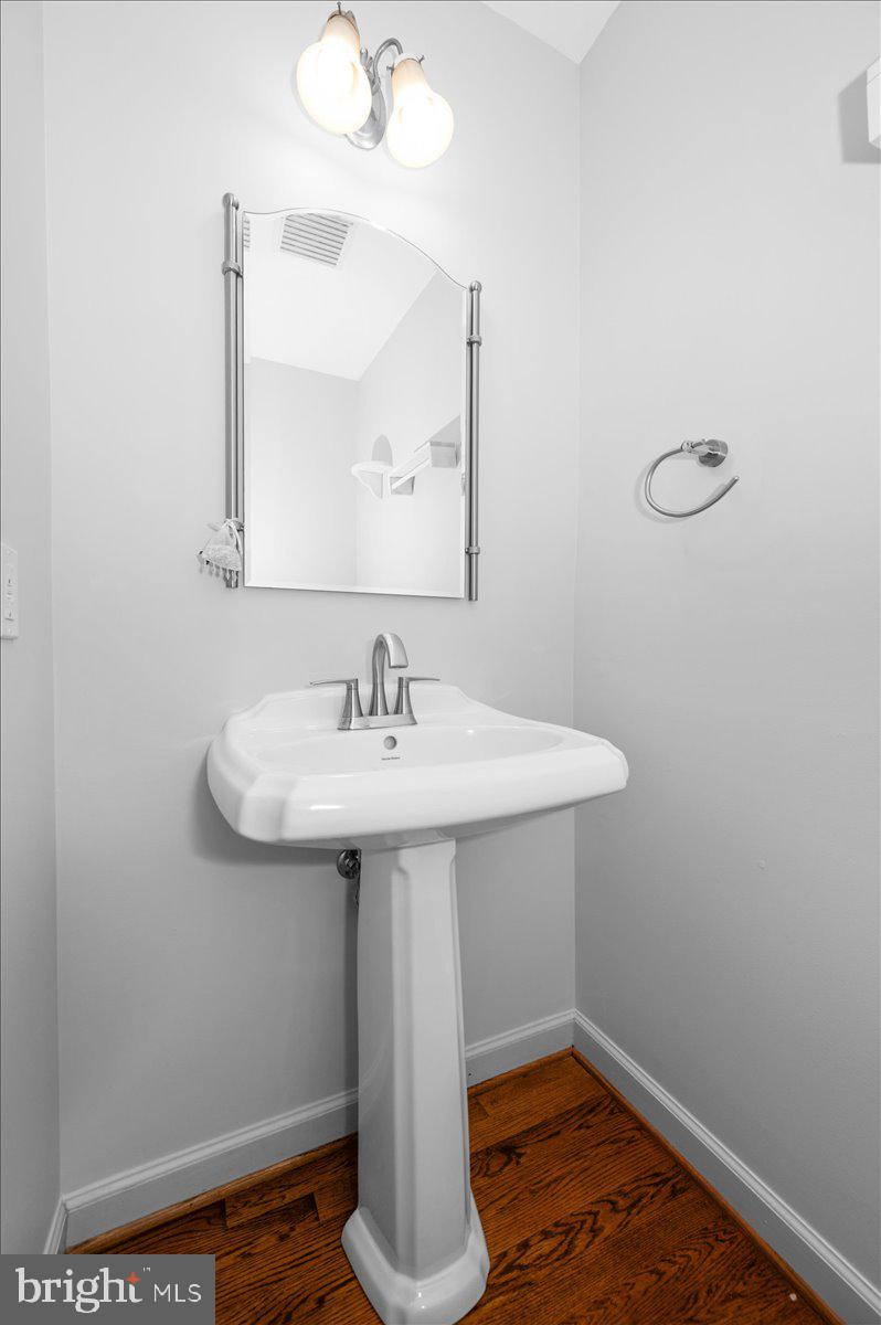 4211 Spring View Court Jefferson, MD 21755 - Photo 20 of 90 Powder Room