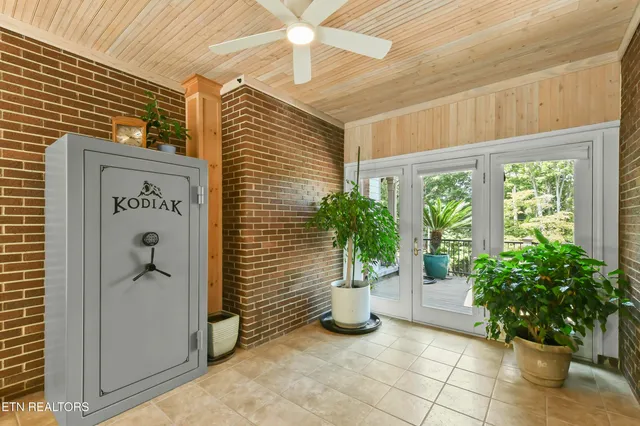 $890,000 | 1517 Deerfield Way, La Follette, TN 37766