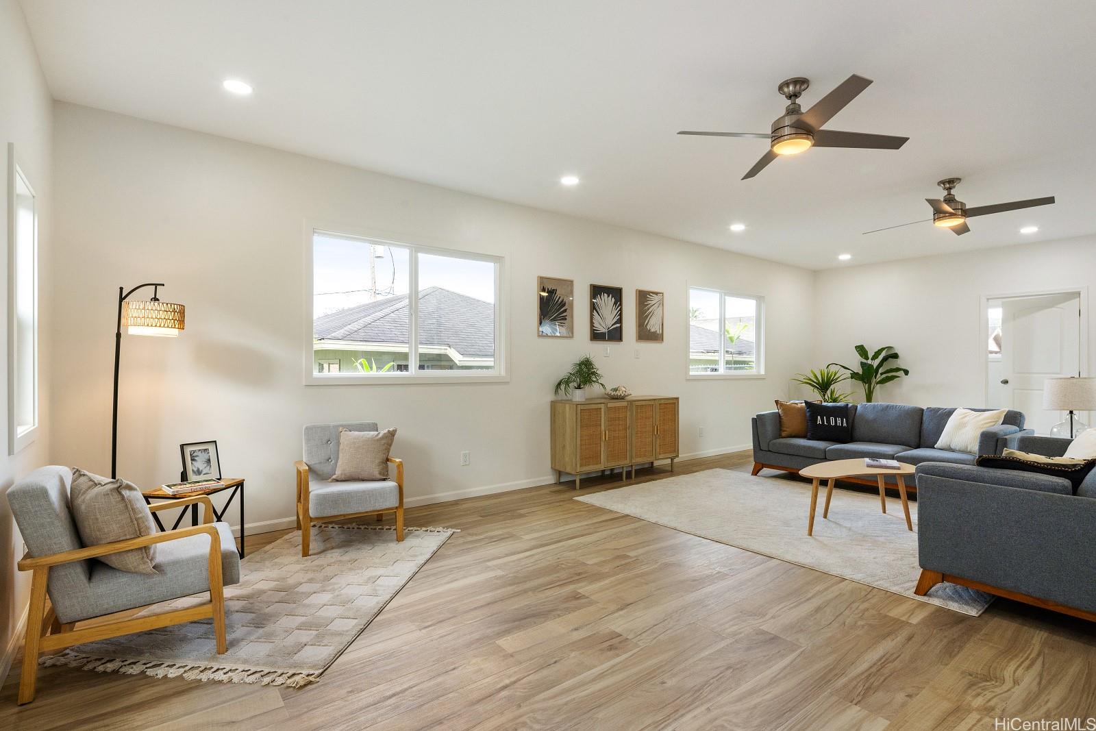 45-510 Mahinui Road, Unit B Kaneohe, HI 96744 - Photo 5 of 19 a living room with furniture
