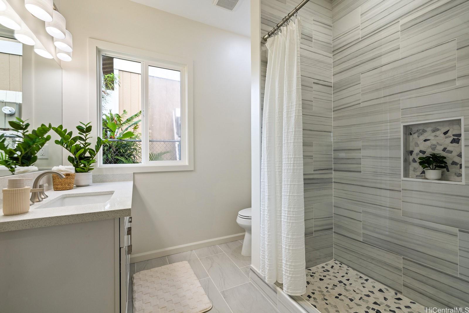 45-510 Mahinui Road, Unit B Kaneohe, HI 96744 - Photo 6 of 19 a bathroom with a sink and a mirror
