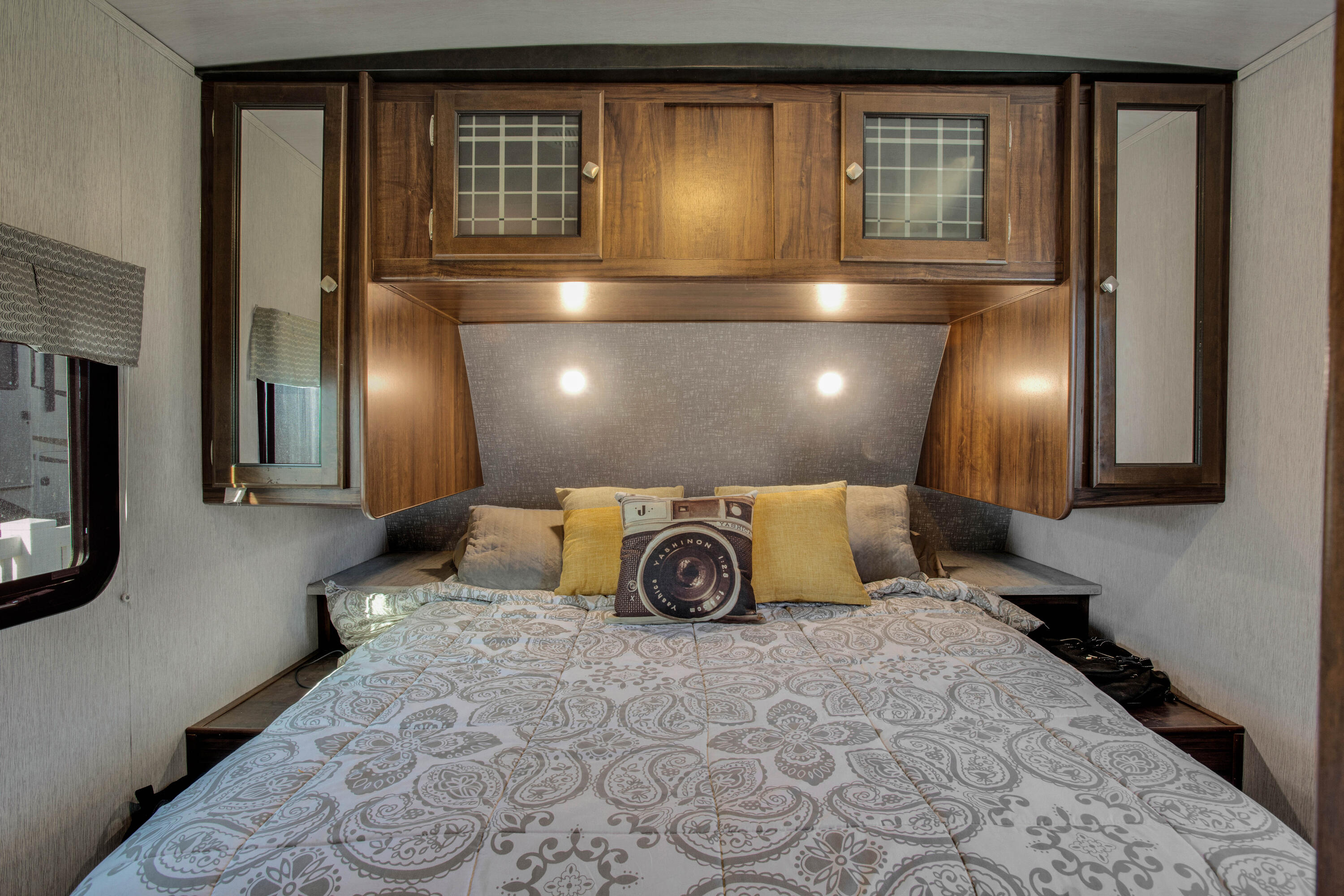 69411 Ramon Road, Unit 269 Cathedral City, CA 92234 - Photo 20 of 62 a bedroom with a bed and a window