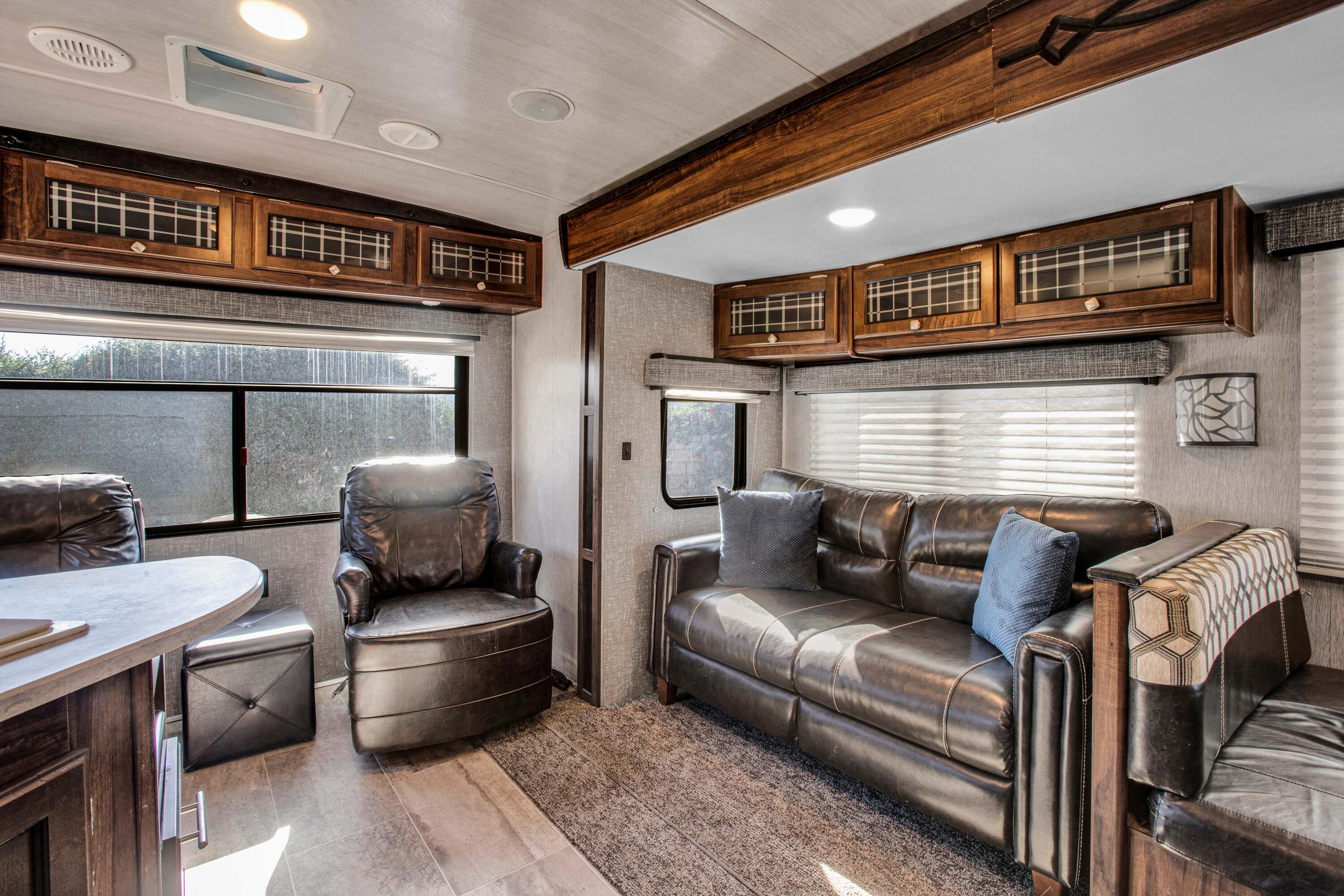 69411 Ramon Road, Unit 269 Cathedral City, CA 92234 - Photo 5 of 62 a living room with furniture