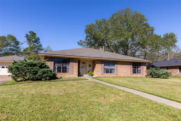 $380,000 | 204 Briarwood Drive, Bellville, TX 77418
