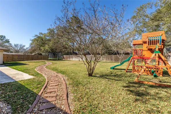 $380,000 | 204 Briarwood Drive, Bellville, TX 77418