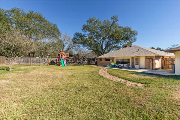 $380,000 | 204 Briarwood Drive, Bellville, TX 77418