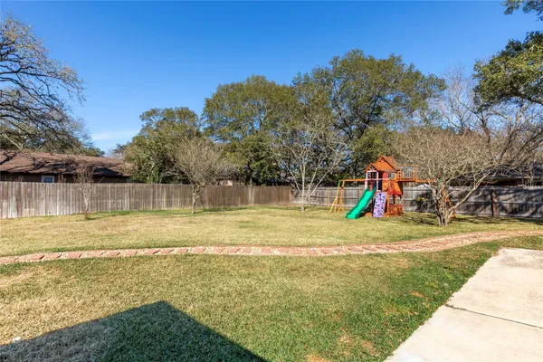 $380,000 | 204 Briarwood Drive, Bellville, TX 77418