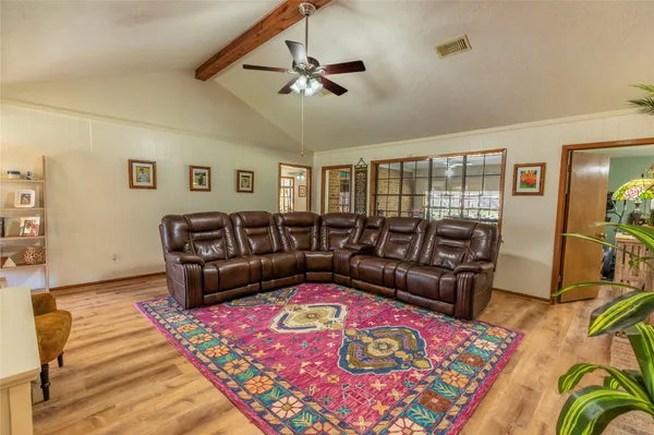 $380,000 | 204 Briarwood Drive, Bellville, TX 77418