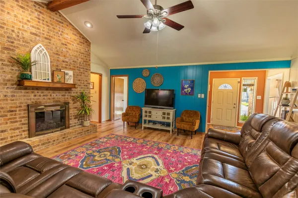 $380,000 | 204 Briarwood Drive, Bellville, TX 77418