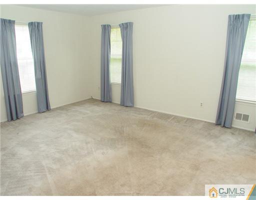 296 Smithwold Road Somerset, NJ 08873 - Photo 5 of 20 Gallery Image 5