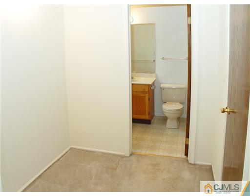 296 Smithwold Road Somerset, NJ 08873 - Photo 6 of 20 Gallery Image 6