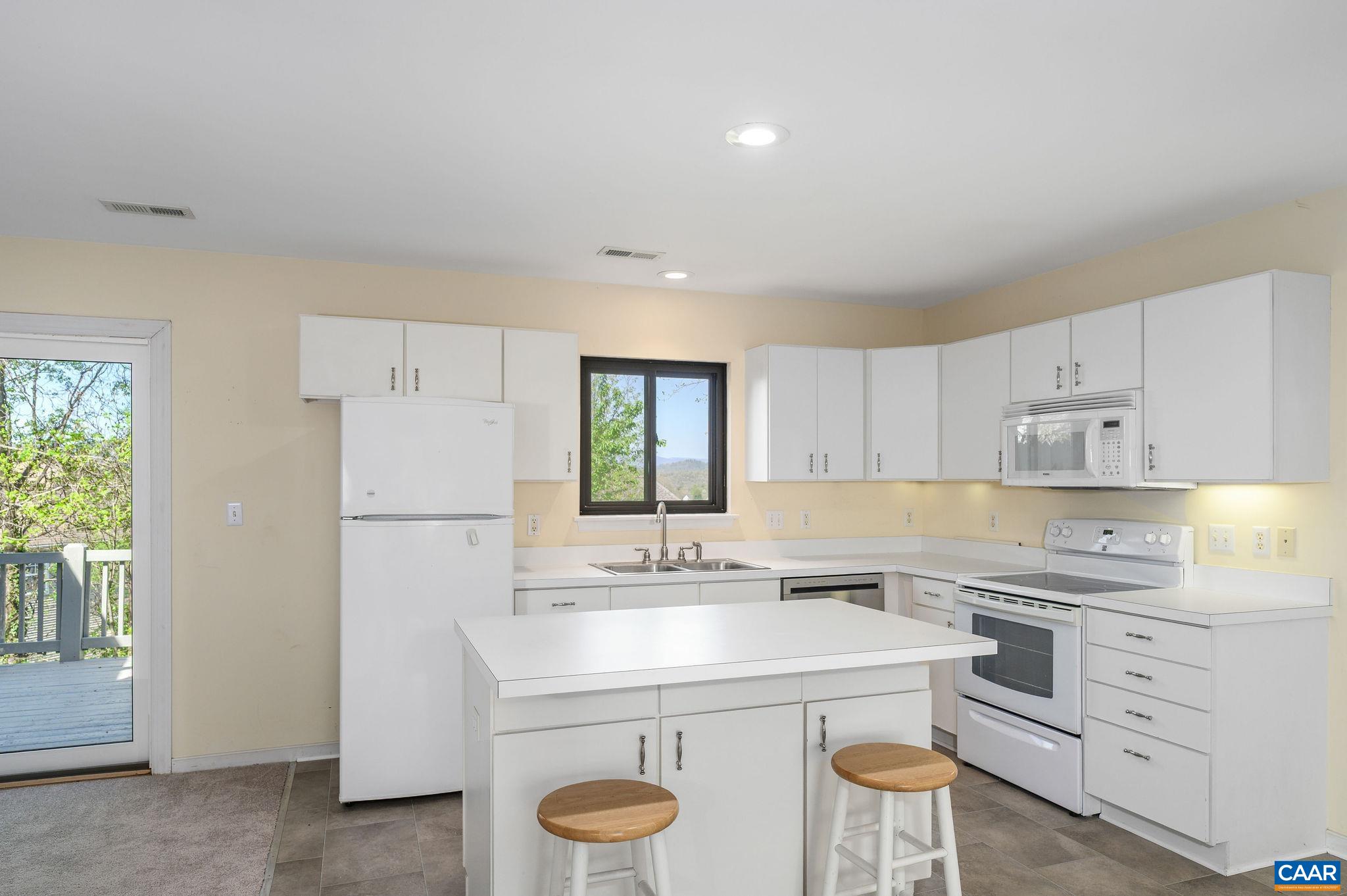 1294 Millpond Road Charlottesville, VA 22902 - Photo 7 of 33