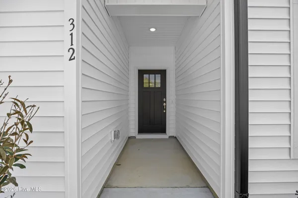 $369,900 | 405 Alice Lane, Burgaw, NC 28425