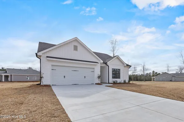 $369,900 | 405 Alice Lane, Burgaw, NC 28425
