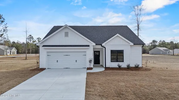 $369,900 | 405 Alice Lane, Burgaw, NC 28425