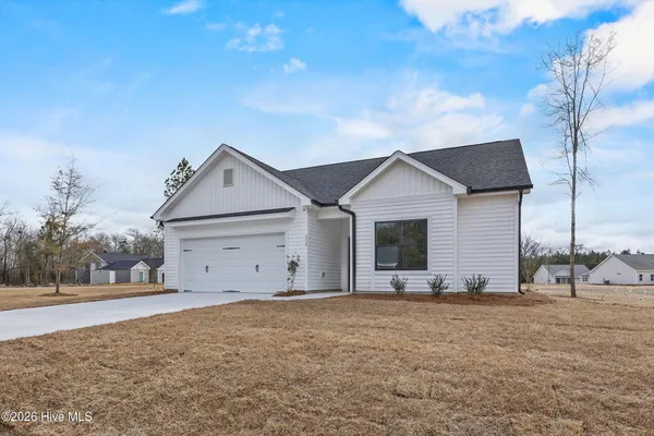 $369,900 | 405 Alice Lane, Burgaw, NC 28425