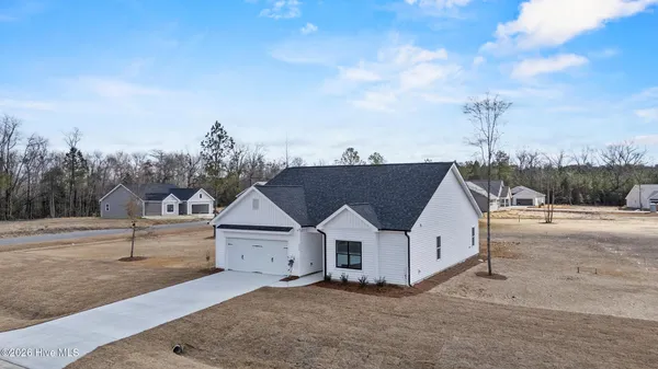 $369,900 | 405 Alice Lane, Burgaw, NC 28425