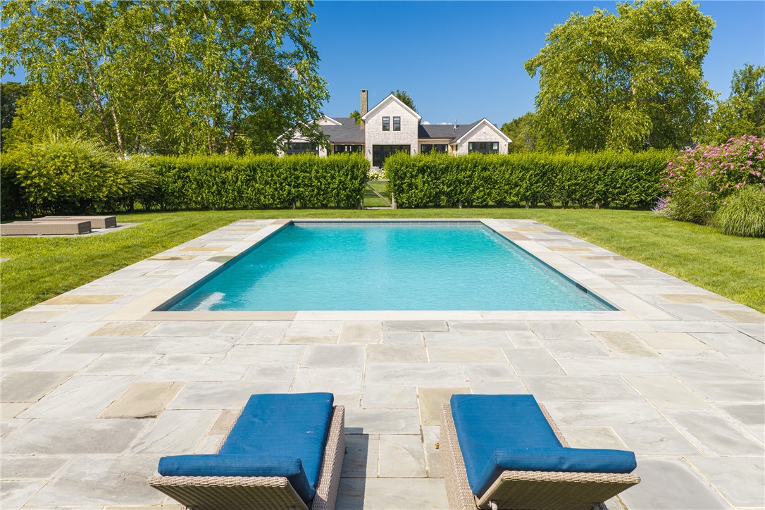 424 3rd Beach Road Middletown, RI 02842 - Photo 2 of 49 Gallery Image 2