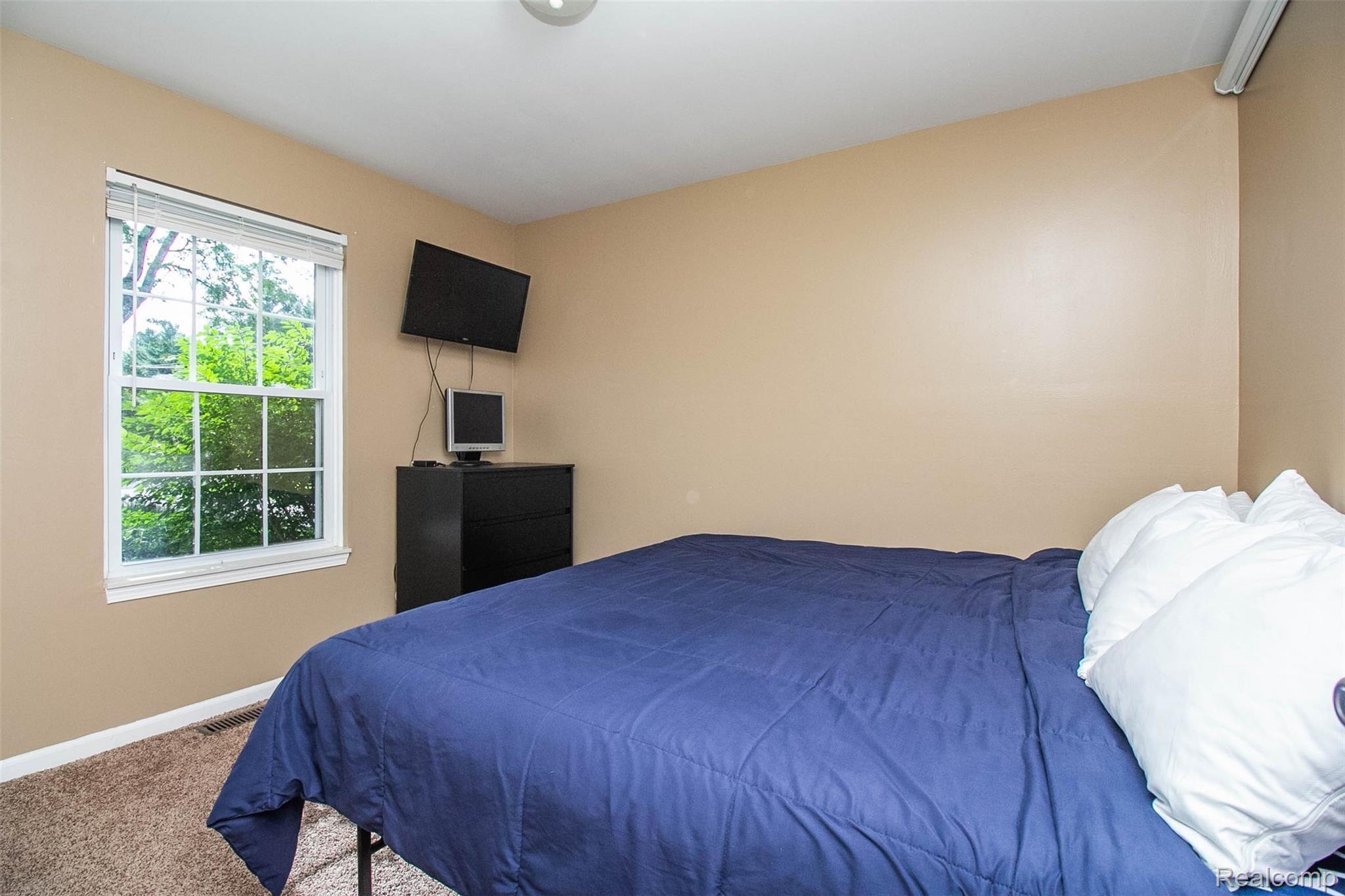 21773 Berg Road Southfield, MI 48033 - Photo 18 of 35 19.jpg