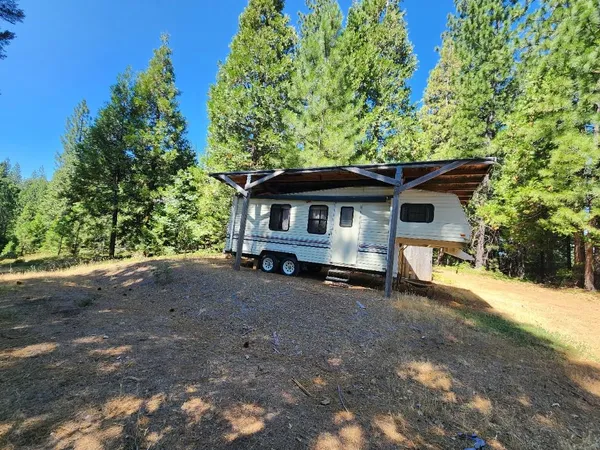 a view of a house with a trees