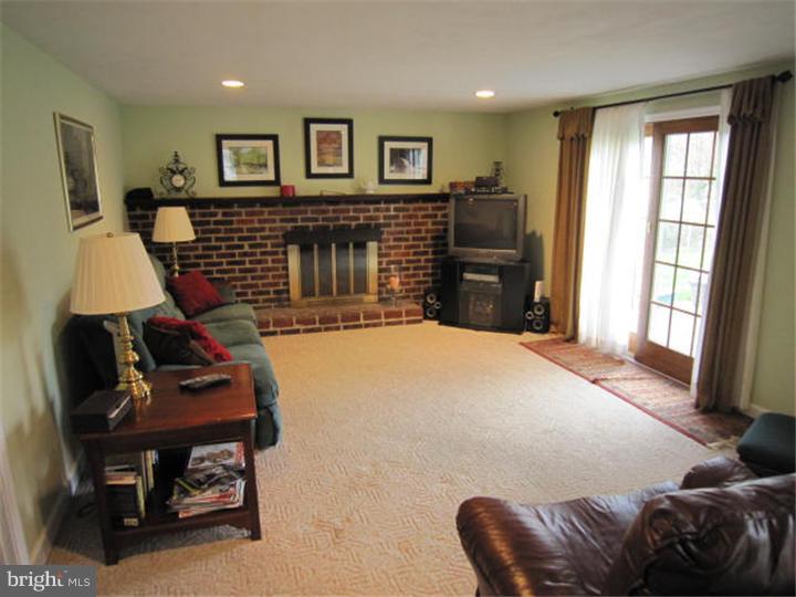 291 Surrey Road Southampton, PA 18966 - Photo 8 of 17 Family Room