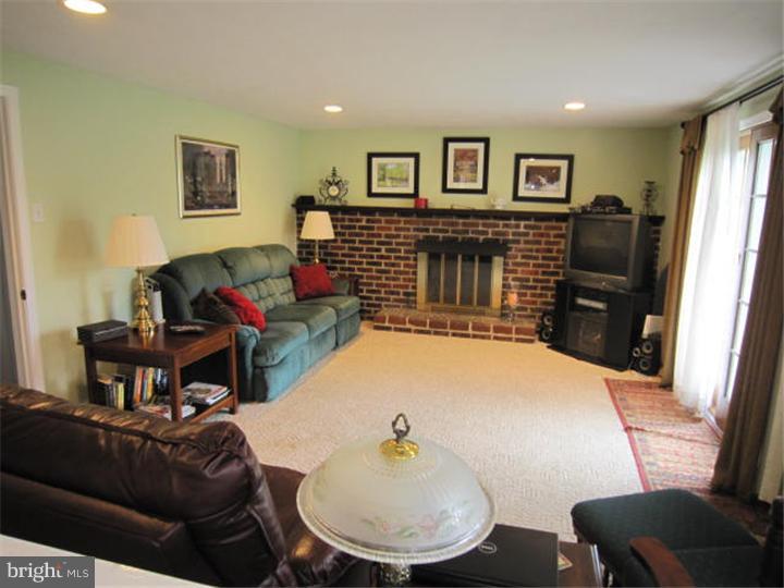 291 Surrey Road Southampton, PA 18966 - Photo 9 of 17 Family Room