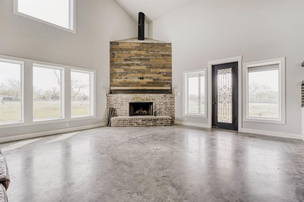 2515 County 141 Road Kaufman, TX 75142 - Photo 10 of 38 Gas fireplaces is wood burning