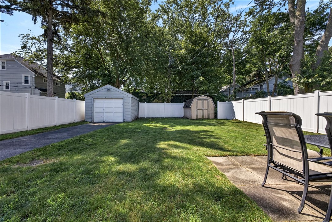 287 Versailles Road Rochester, NY 14621 - Photo 5 of 34