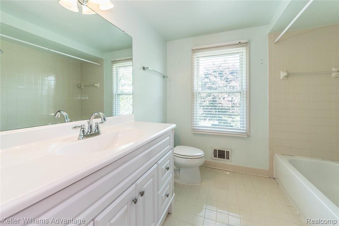 19125 Norwich Road Livonia, MI 48152 - Photo 15 of 15 14216050675_15.jpg