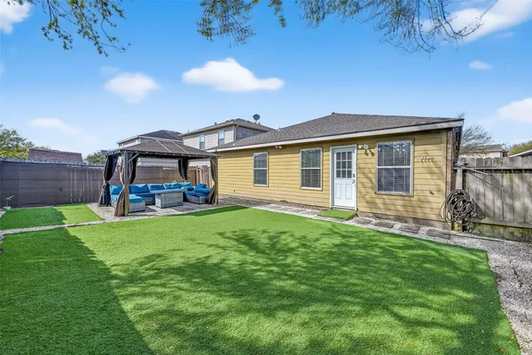 $2,100 | 9111 Grand Villa Lane, Richmond, TX 77407