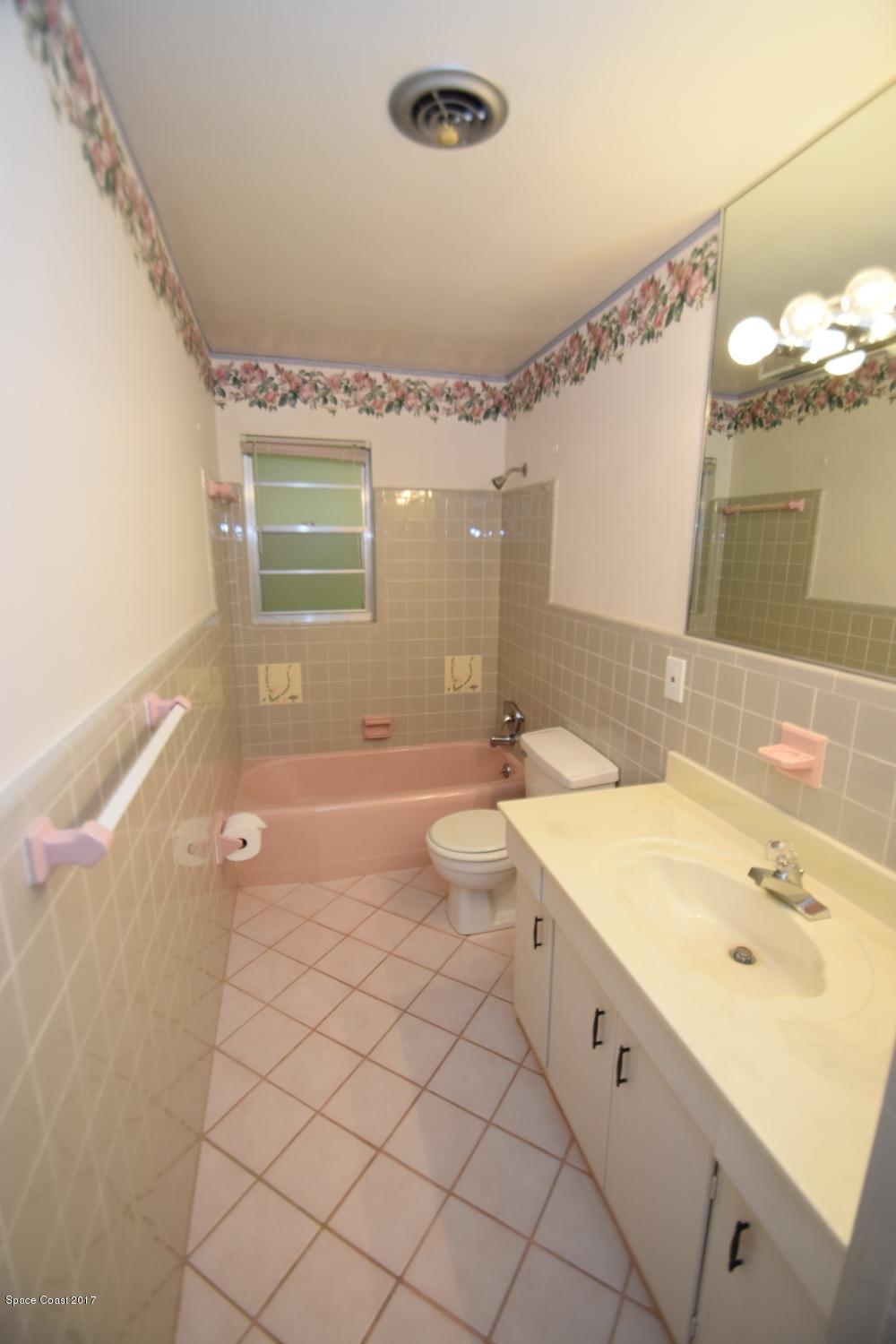 1966 Croton Road Melbourne, FL 32935 - Photo 7 of 15 GUEST BATHROOM