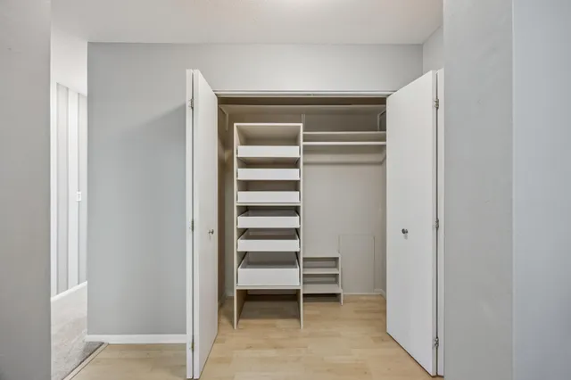 $148,000 | 4380 Brookside Court, Unit 116, Edina, MN 55436