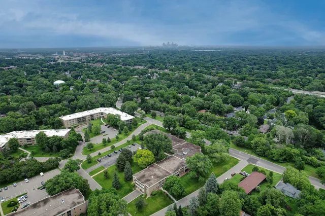 $148,000 | 4380 Brookside Court, Unit 116, Edina, MN 55436