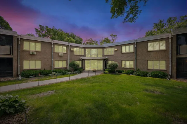 $148,000 | 4380 Brookside Court, Unit 116, Edina, MN 55436