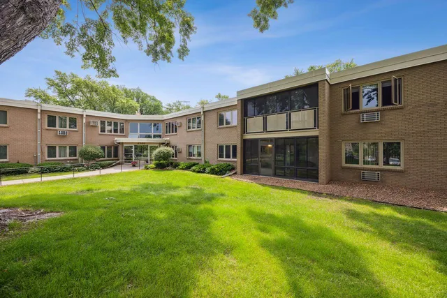 $148,000 | 4380 Brookside Court, Unit 116, Edina, MN 55436