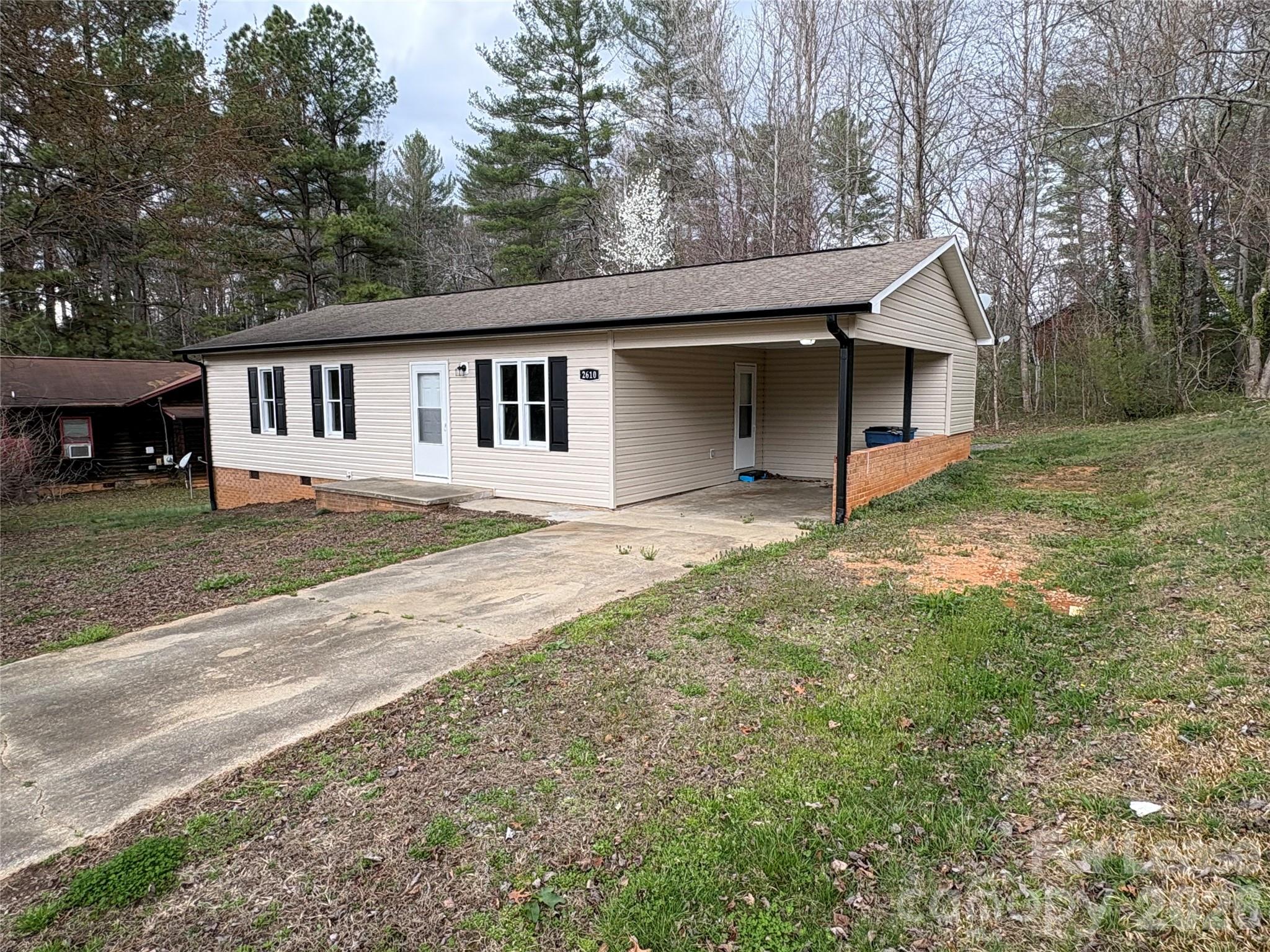 2610 Tablerock Road Lenoir, NC 28645 - Photo 2 of 11