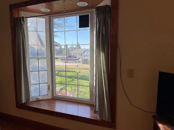 $250,000 | 315 1st Street, Bennett, IA 52721