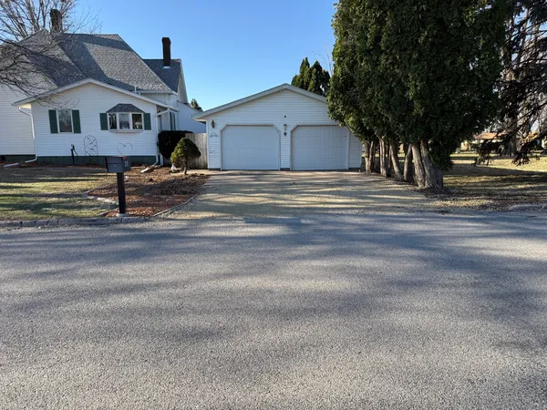 $250,000 | 315 1st Street, Bennett, IA 52721