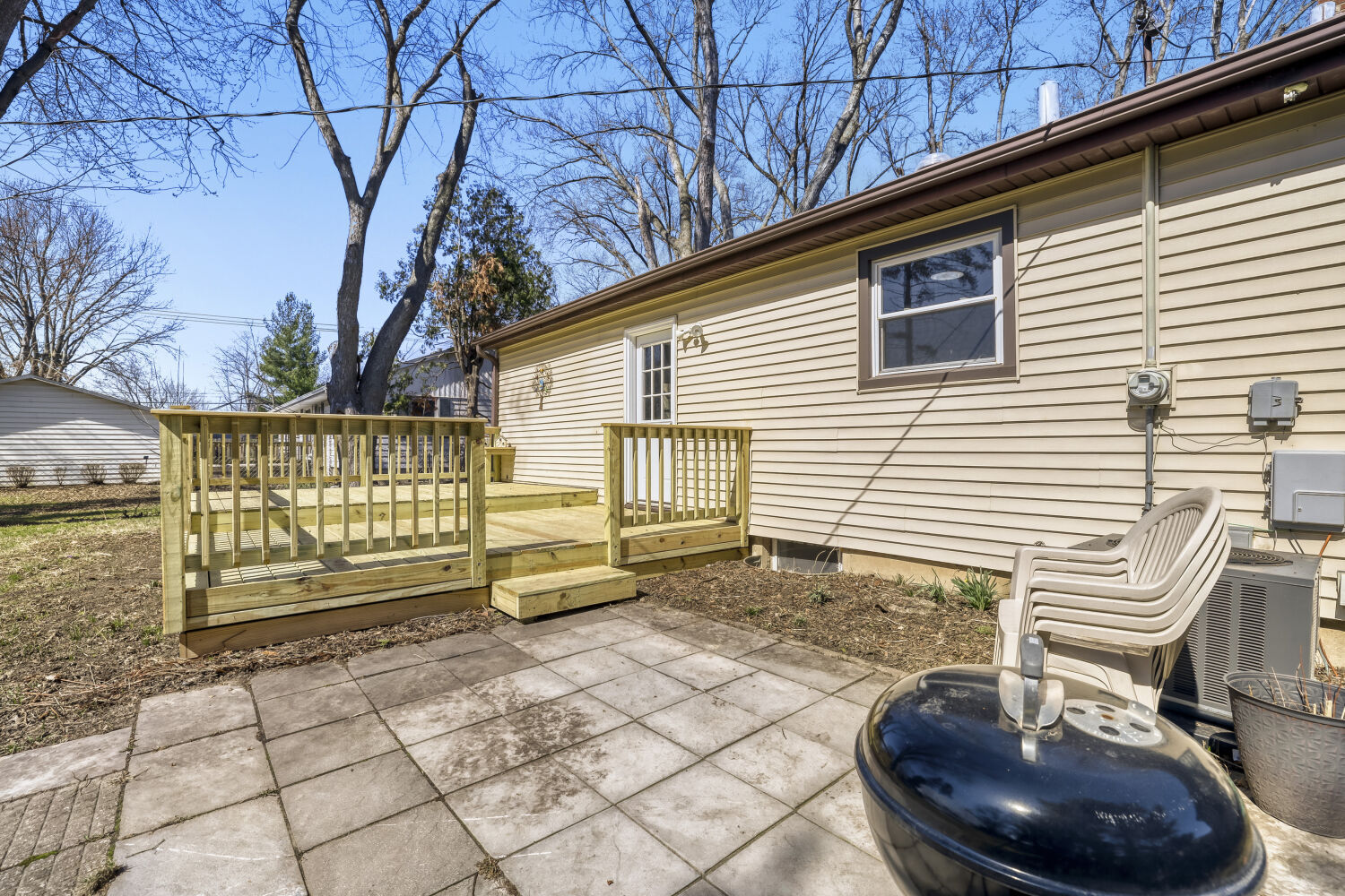 3 Sunset Lane Algonquin, IL 60102 - Photo 5 of 23 a backyard of a house with barbeque oven table and chairs