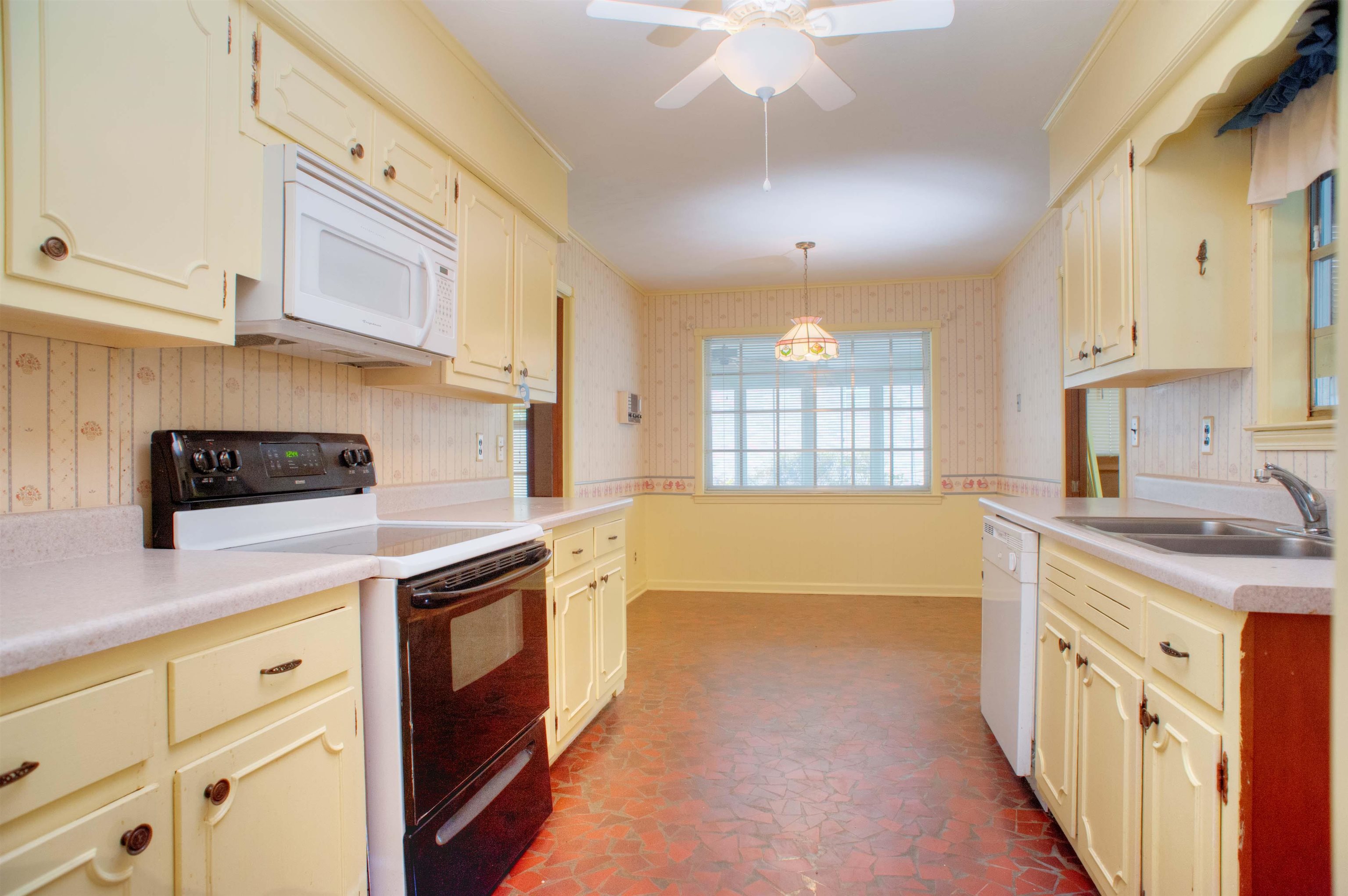 Kitchen with Electric Range/Oven, Built-In Microwave,   Dishwasher, 19 Cabinets and Separate Breakfast Room