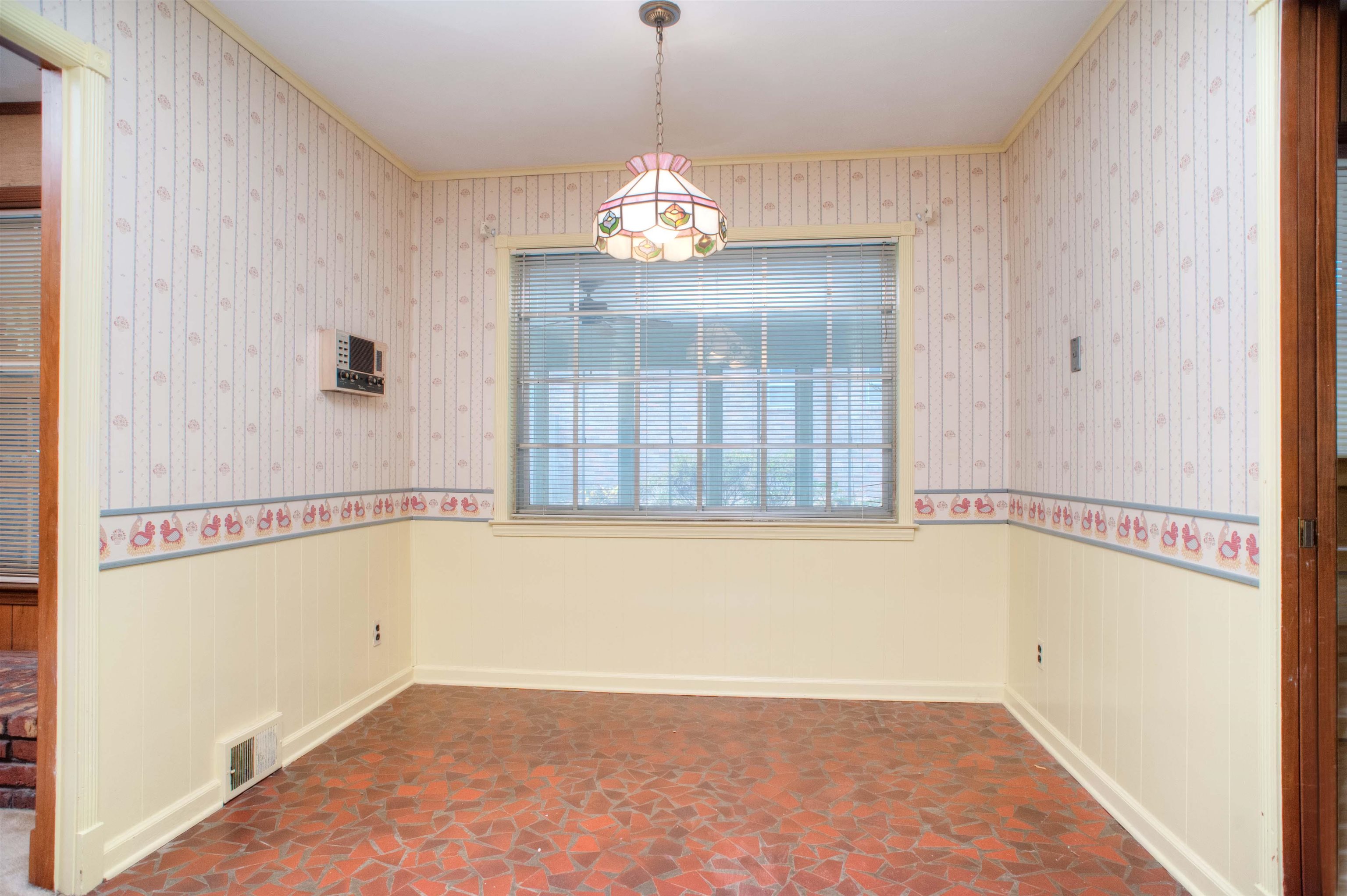 5760 Foxdale Road Memphis, TN 38115 - Photo 8 of 21 Breakfast Room in the Kitchen for Casual Dining