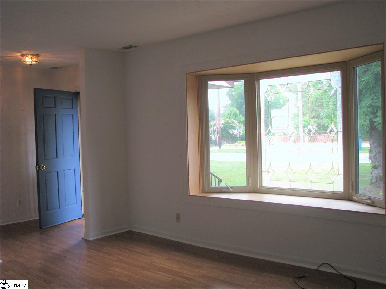 104 Fowler Road Simpsonville, SC 29681 - Photo 7 of 21 Seat Yourself or Your Plants